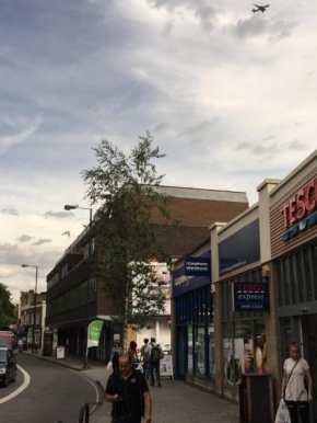 4 bedroom flat in Kensington